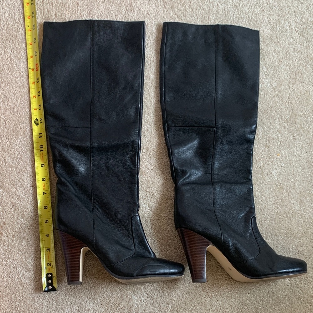 Chic Black Leather Heeled Boots - Picture 2 of 4